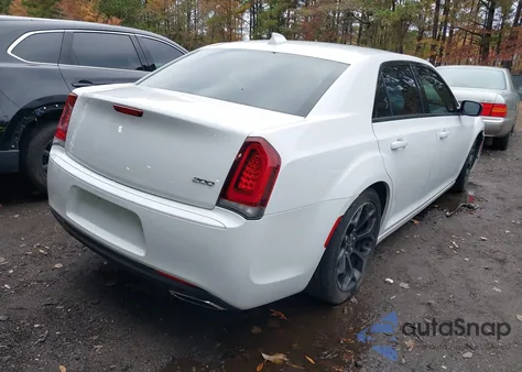 2019 Chrysler 300 Touring z USA, uszkodzony, nr VIN 2C3CCAAG2KH610300